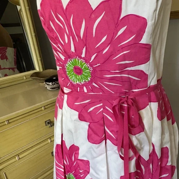 Lilly Pulitzer White Dress with Hot Pink Floral Motif - Picture 3 of 6